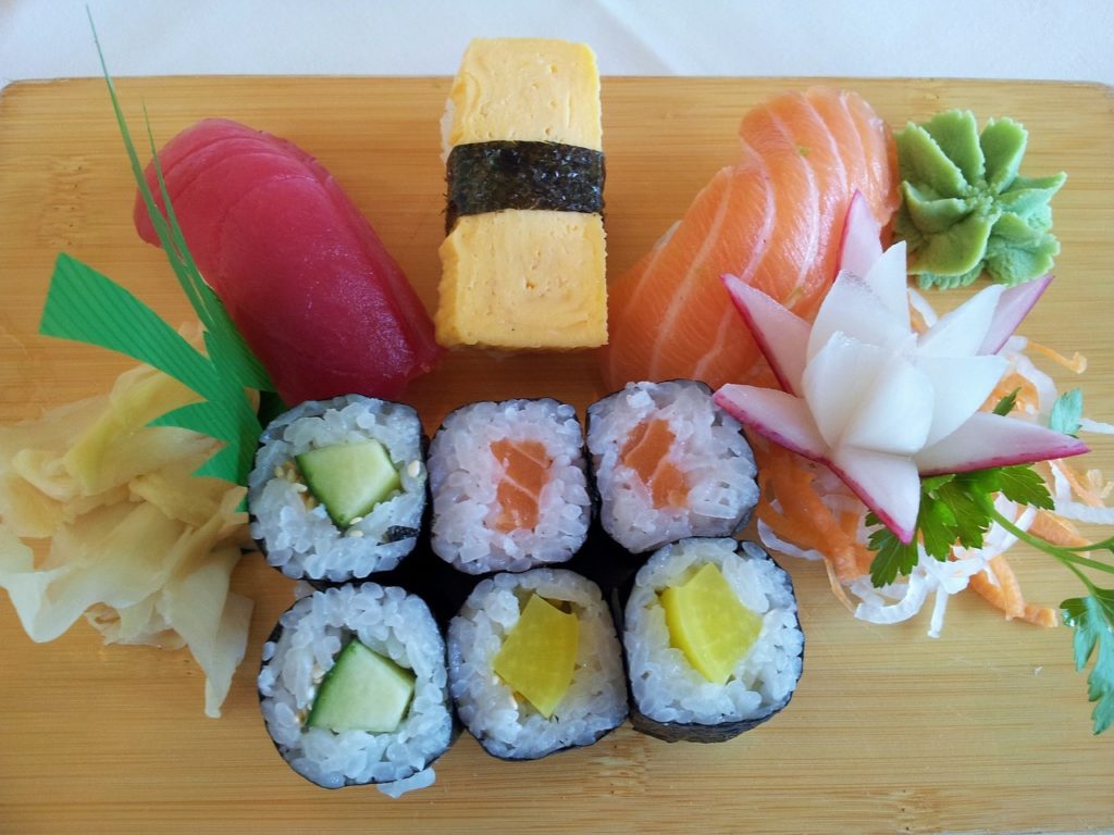 sushi, asian, fish-142579.jpg